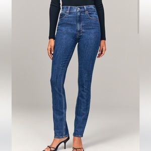 A&F • Dark Wash 90’s Slim Straight Jeans • Size 28